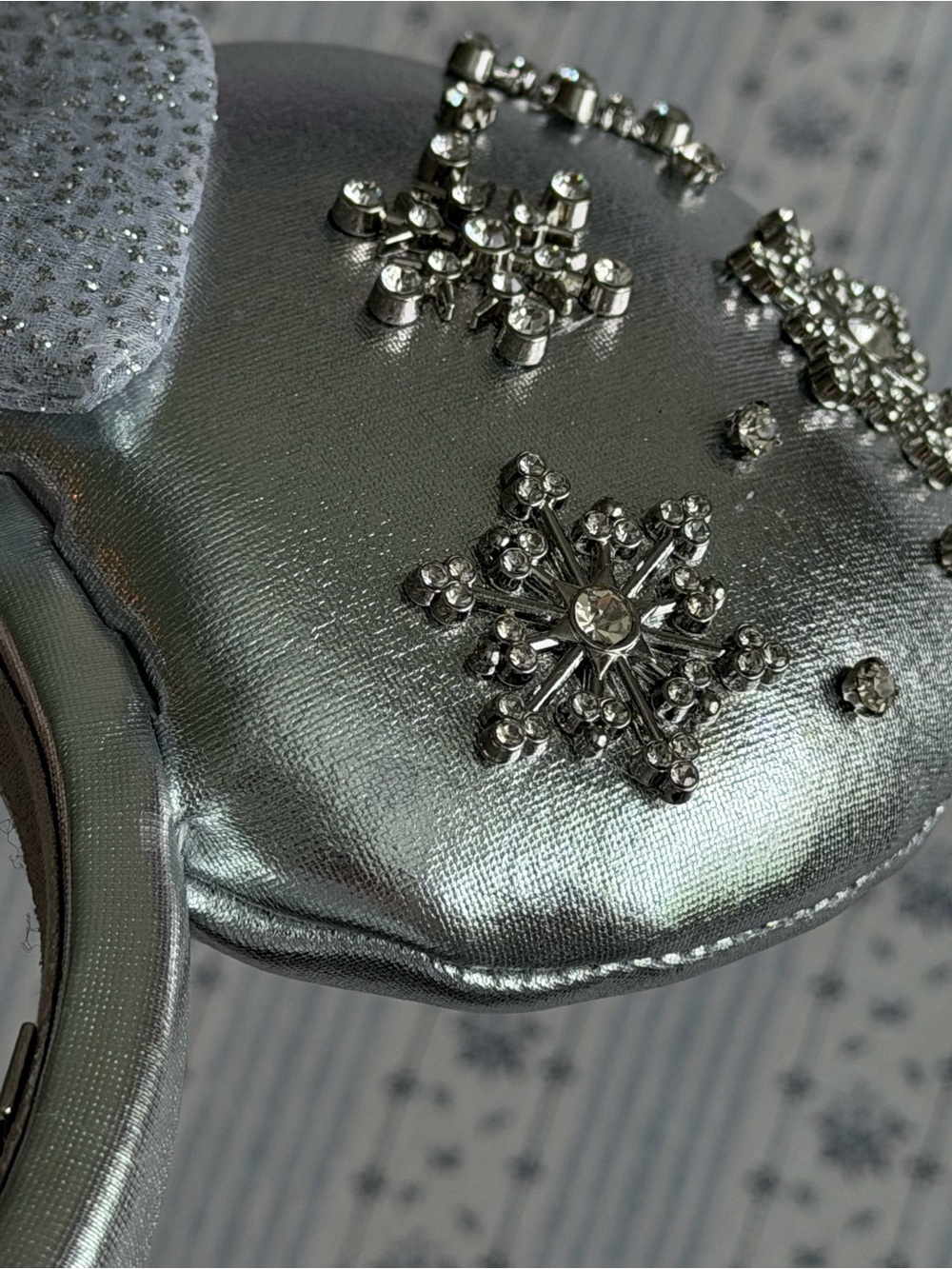 BaubleBar x Disney | Minnie Mouse Snowflake Ears Headband - Picture 6 of 13